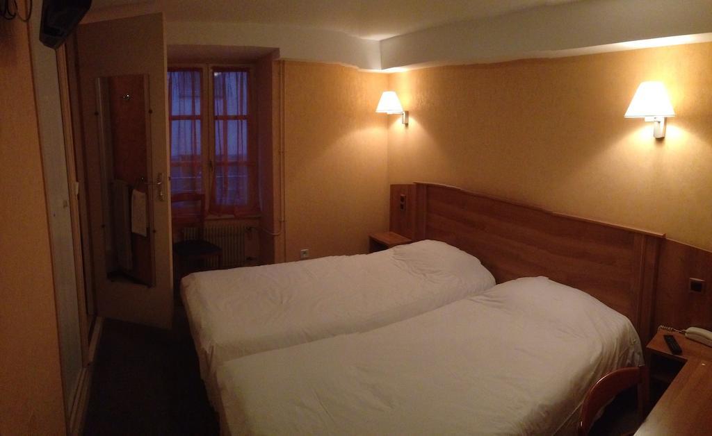 Hotel De L'Abbaye Sauxillanges Oda fotoğraf