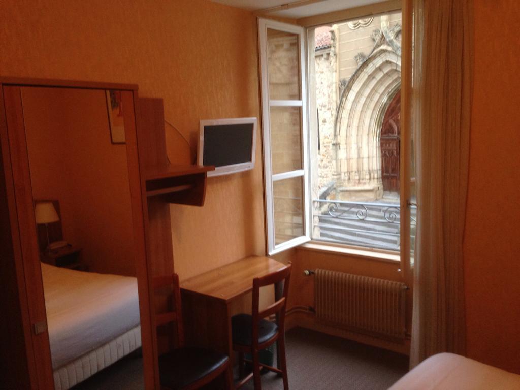 Hotel De L'Abbaye Sauxillanges Oda fotoğraf